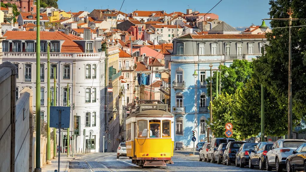 Lisboa Portugal — miradores, tranvías y fachadas coloridas