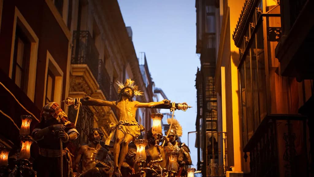 Semana Santa auténtica — procesiones y tradición centenaria