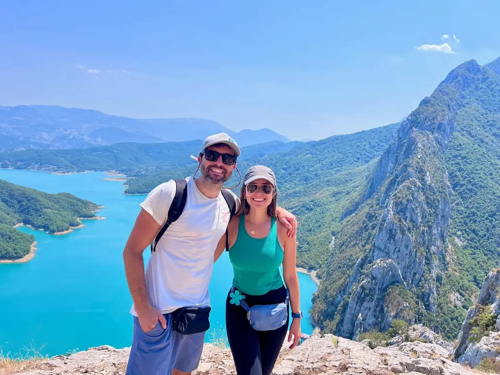 caro y juanfe en albania uno de los paises mas baratos de europa para viajar