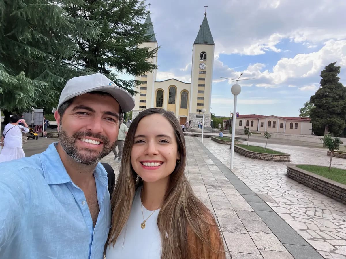 Caro y Juanfe viajando por destinos baratos del mundo