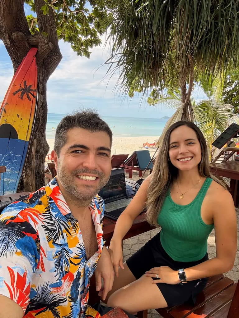 Haciendo voluntariado de redes sociales en un resort en Tailandia